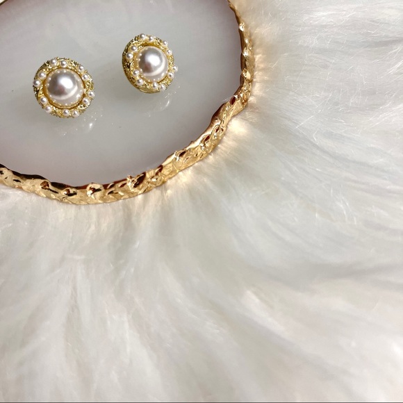 Jewelry - Elegance pearl stud earrings